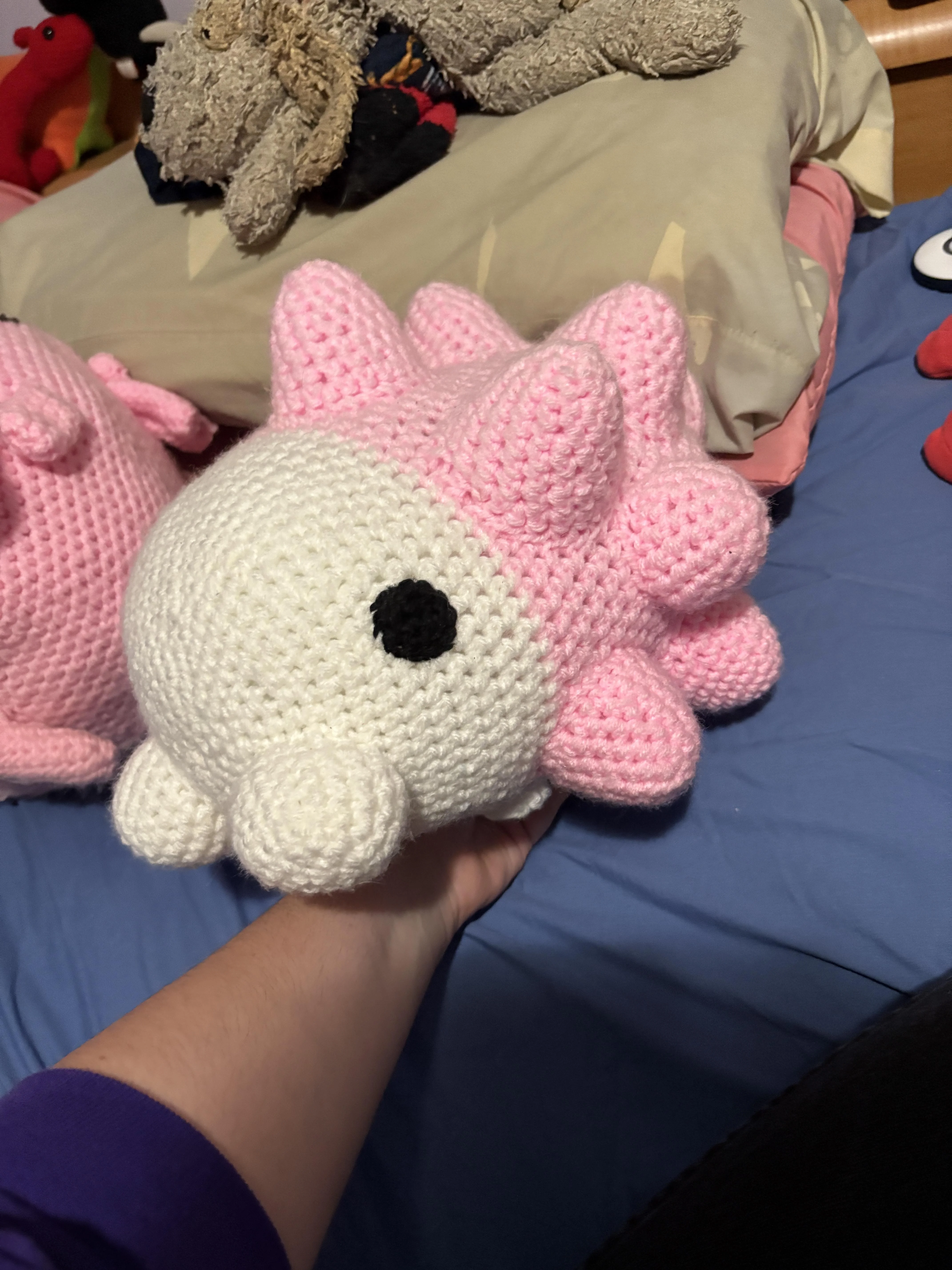 Side profile of a pink snom